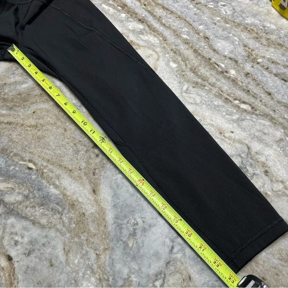 EUC Lululemon Time To Sweat Crop 23" in Black Women size 4 - Picture 12 of 13